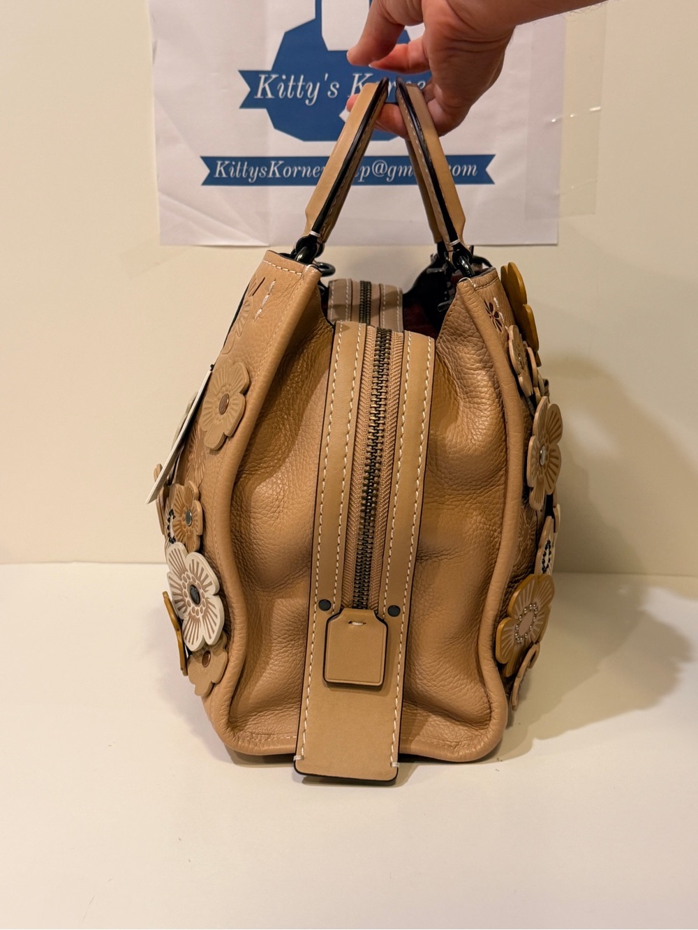 NWT Rare Coach Leather 1941 Tea Rose Rogue Handbag with Floral Appliqués - Picture 5 of 11